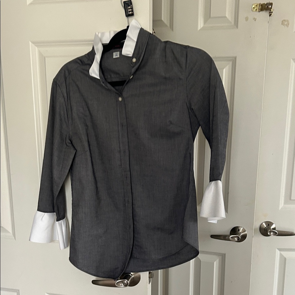 Pearly vines  Gray Shirt with White Trim